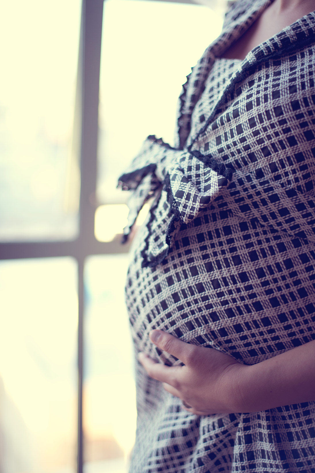 A 1960s Vintage Inspired Maternity Shoot