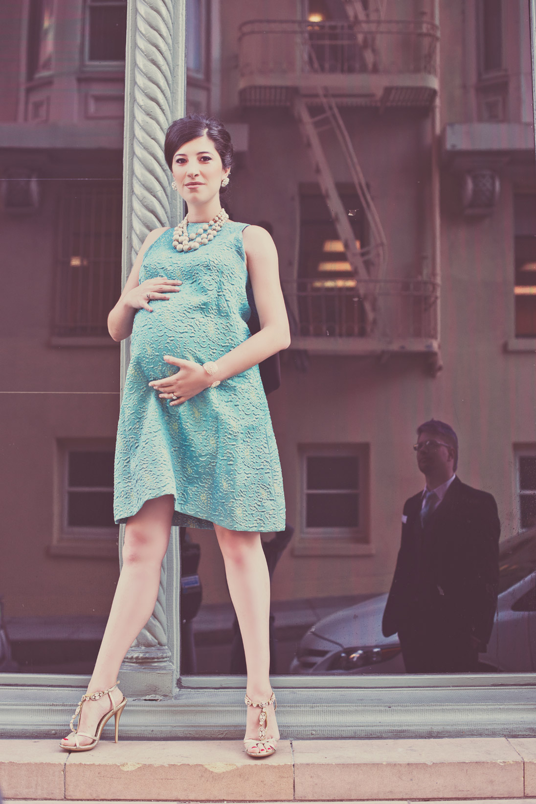 A 1960s Vintage Inspired Maternity Shoot
