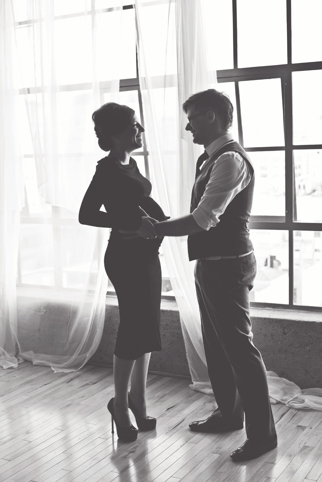 A 1960s Vintage Inspired Maternity Shoot