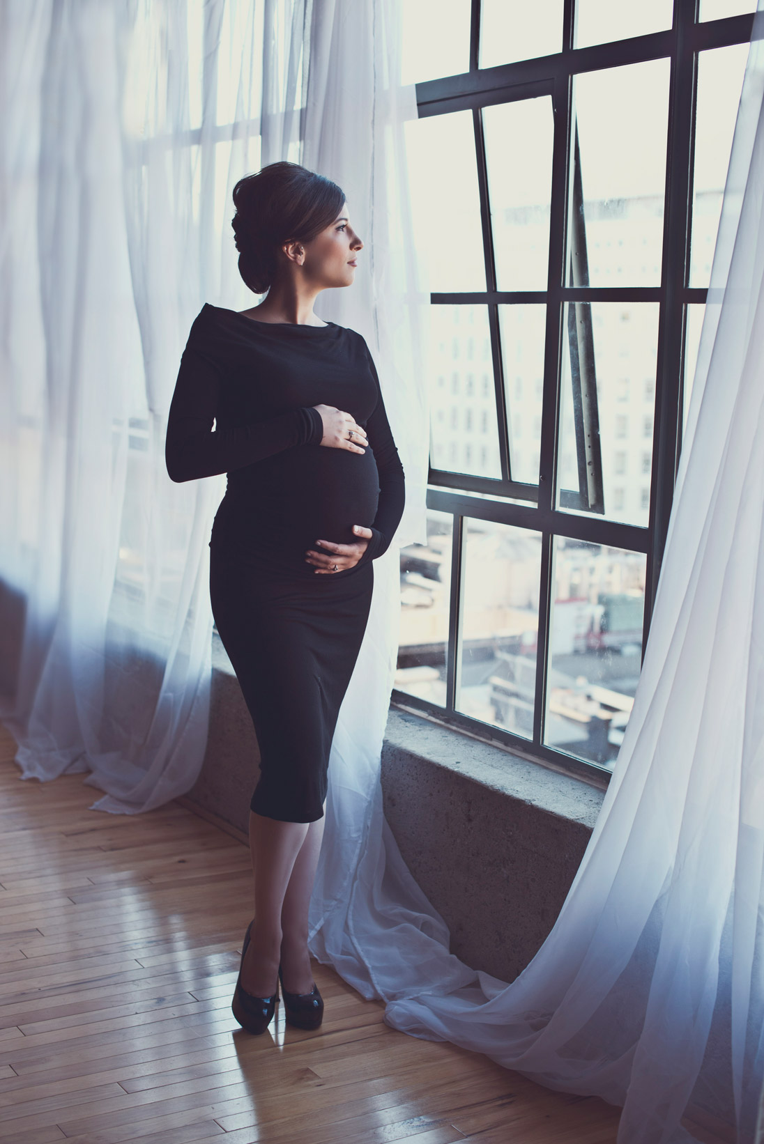 A 1960s Vintage Inspired Maternity Shoot