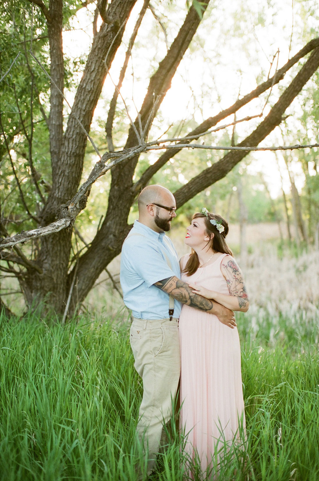 Timeless Outdoor Family Maternity Shoot in Fort Collins