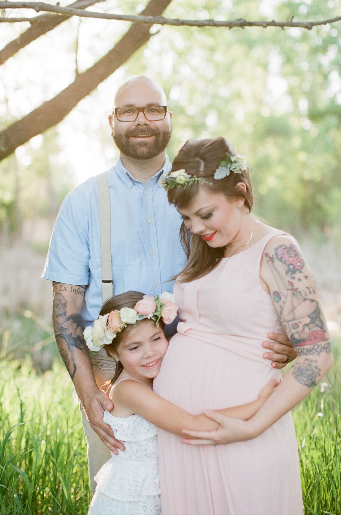 Timeless Outdoor Family Maternity Shoot in Fort Collins