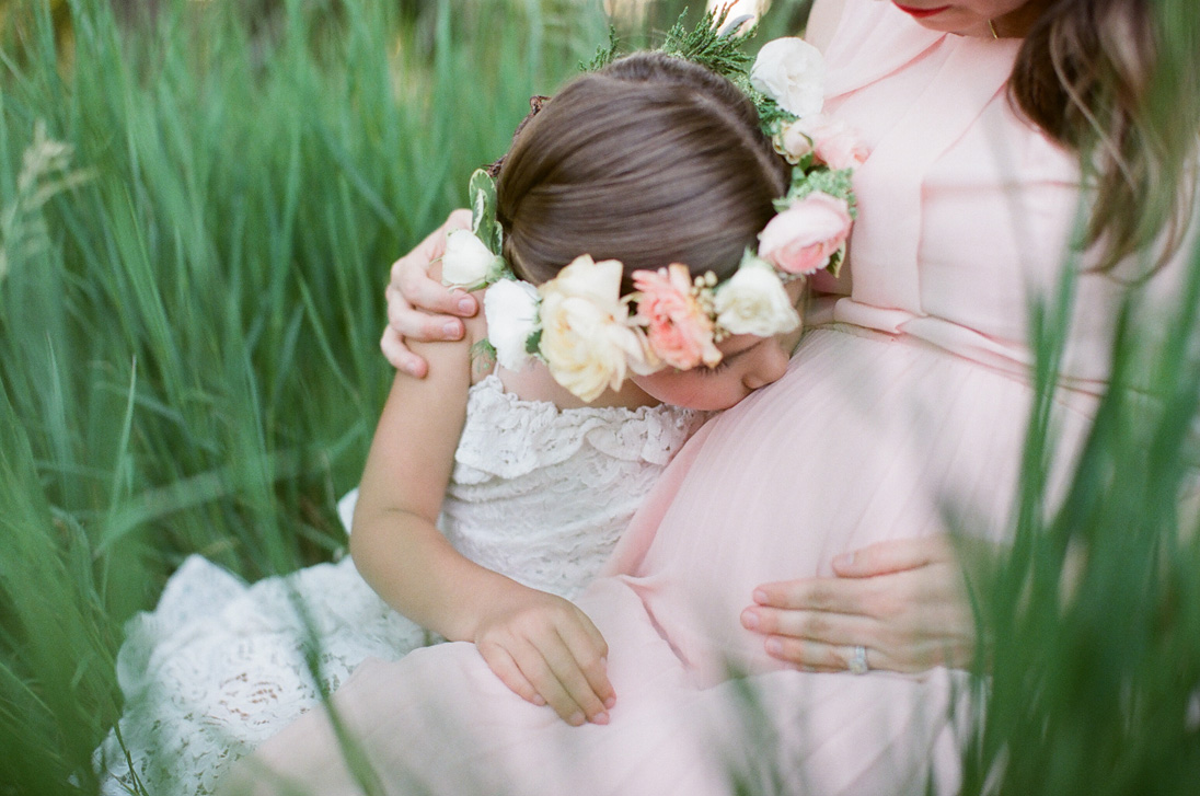 Timeless Outdoor Family Maternity Shoot in Fort Collins