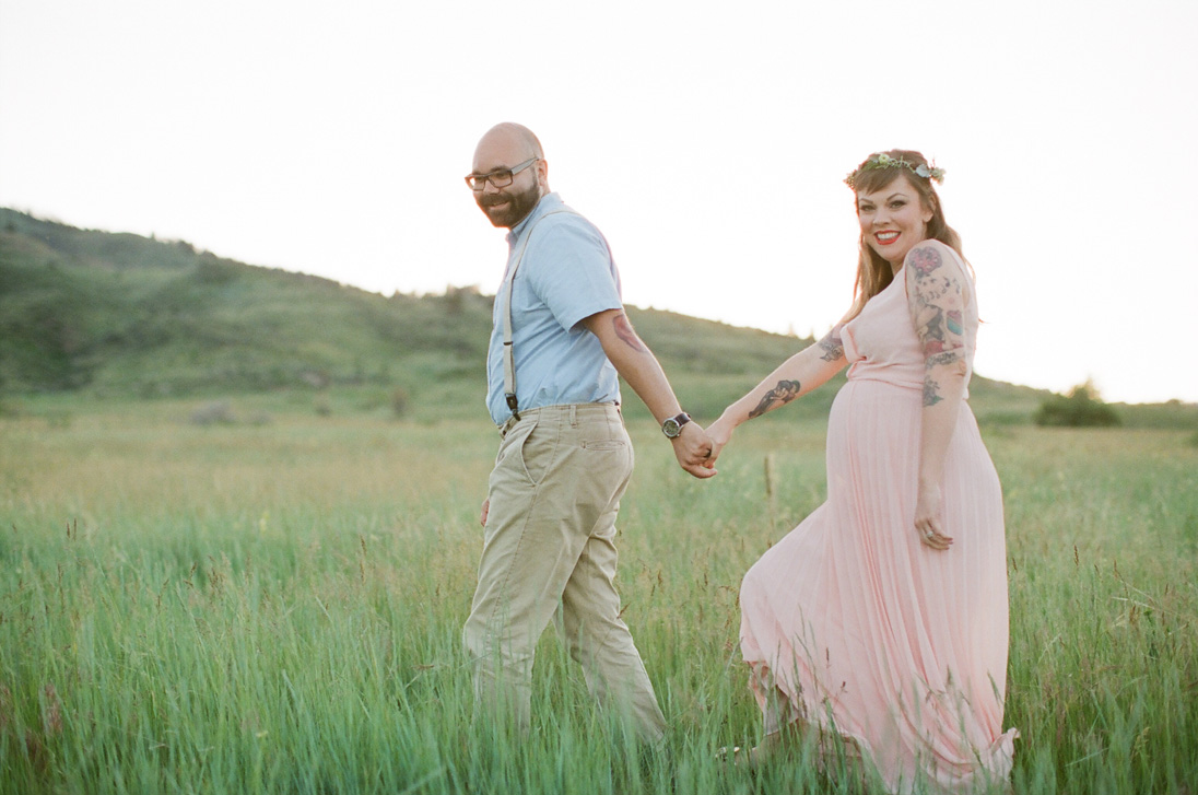 Timeless Outdoor Family Maternity Shoot in Fort Collins