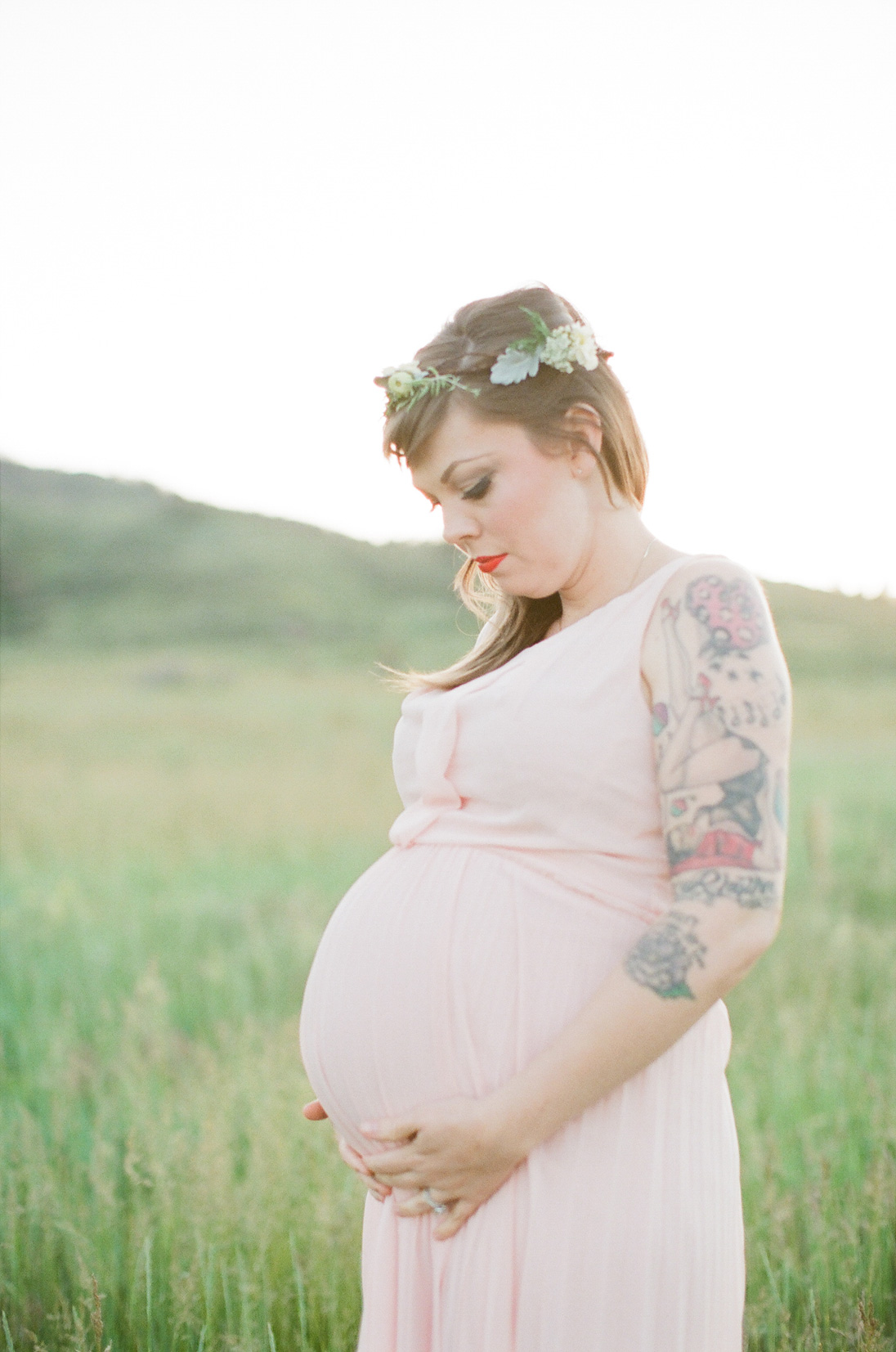 Timeless Outdoor Family Maternity Shoot in Fort Collins