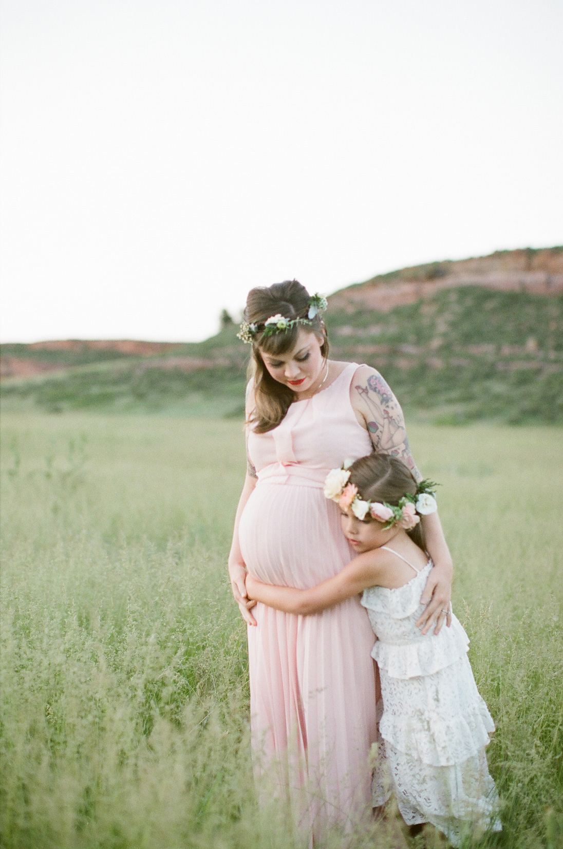 Timeless Outdoor Family Maternity Shoot in Fort Collins