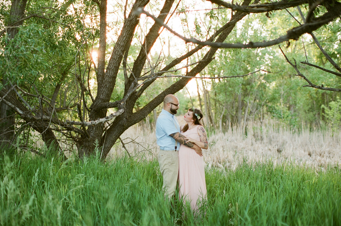 Timeless Outdoor Family Maternity Shoot in Fort Collins