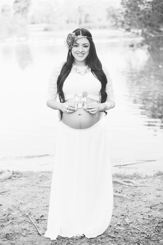 Beautiful Maternity Shoot Inspired by Mexican Culture